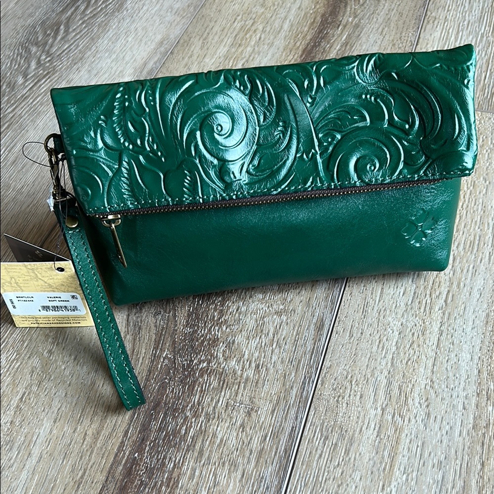Patricia Nash Emerald Embossed Leather Wristlet••NWT••